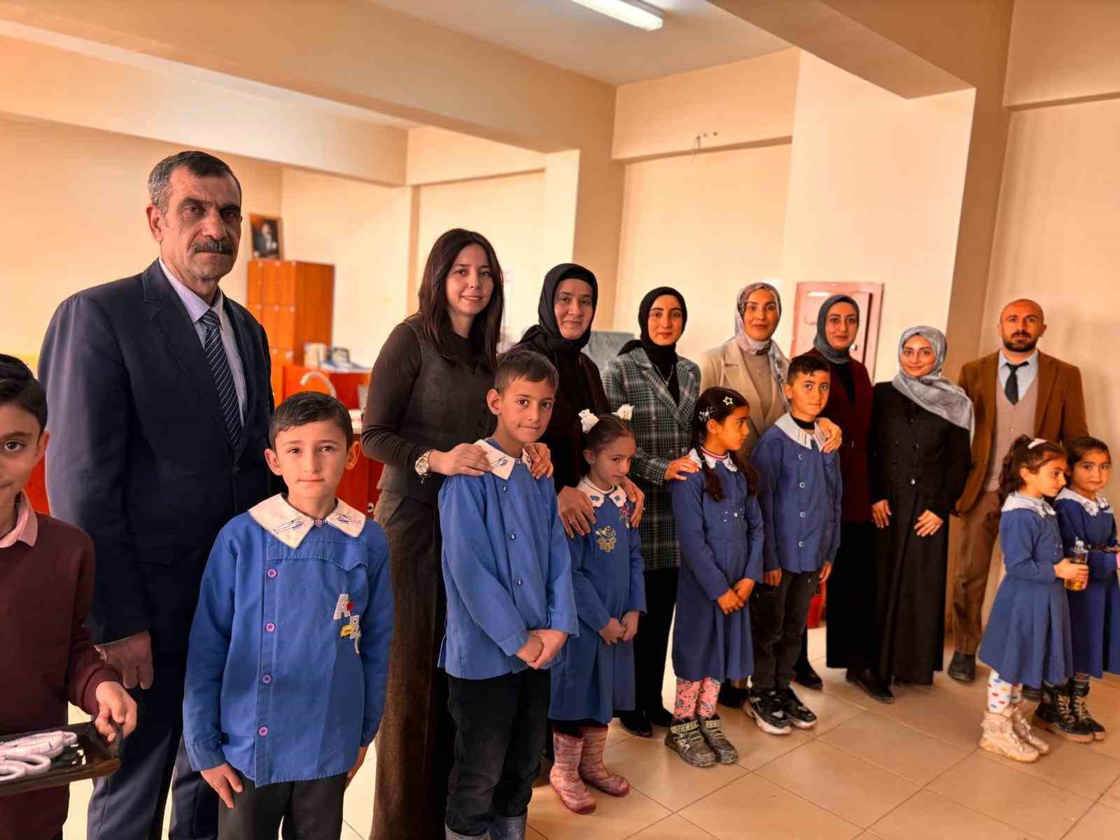 Diyadin’de geleceğin çiftçileri yetişiyor
Diyadin’de geleceğin çiftçileri yetişiyor