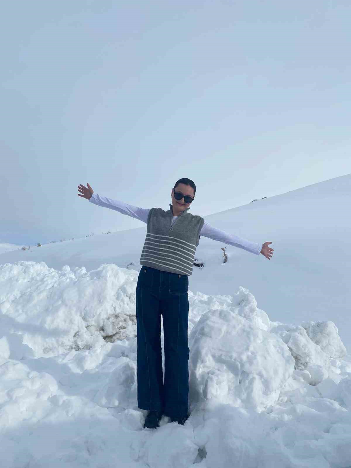 Diyadin’de kar engel tanımadı, öğretmenler görev başında
Diyadin’de kar engel tanımadı, öğretmenler görev başında