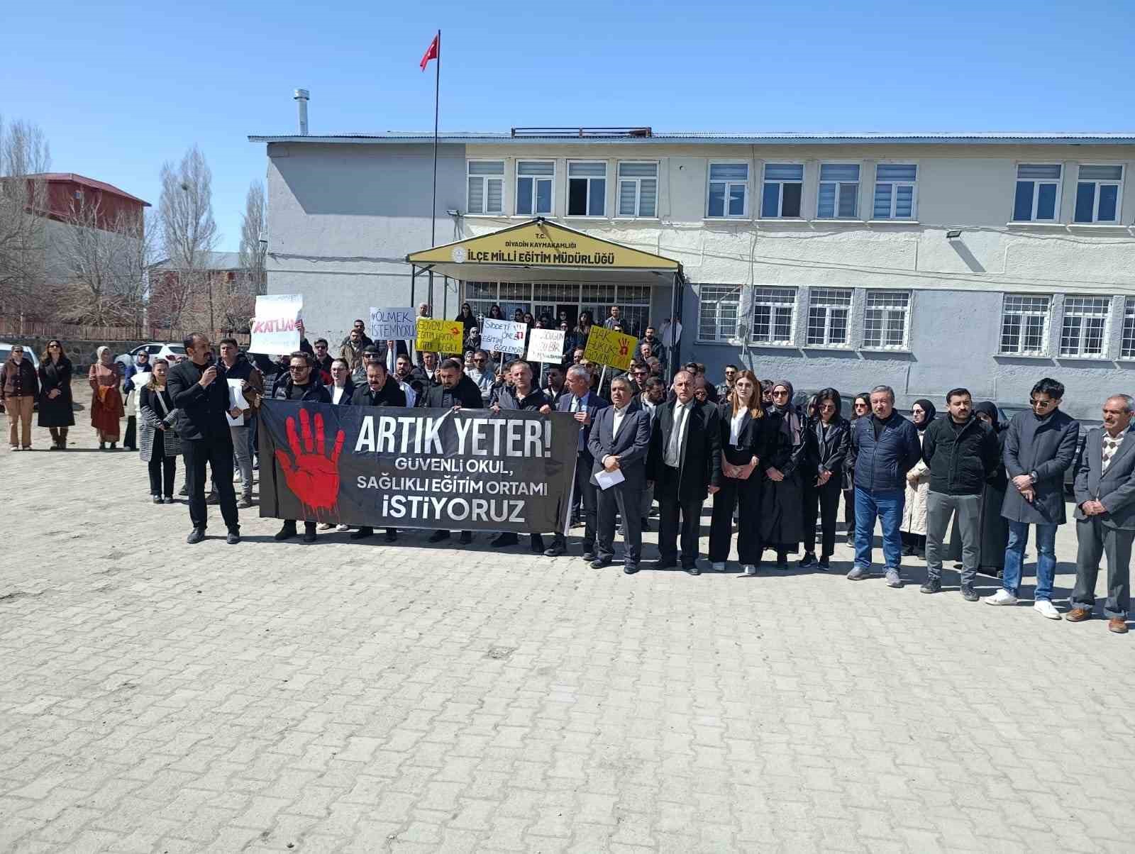 Diyadin’de şiddete protestosu
Diyadin’de şiddete protestosu
