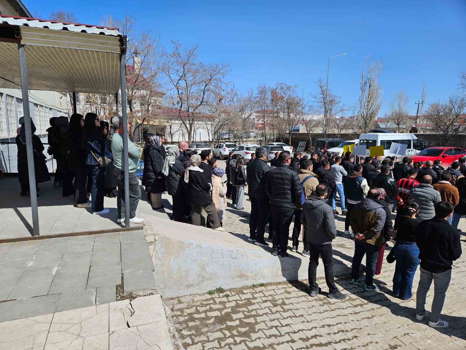 Diyadin’de şiddete protestosu
Diyadin’de şiddete protestosu