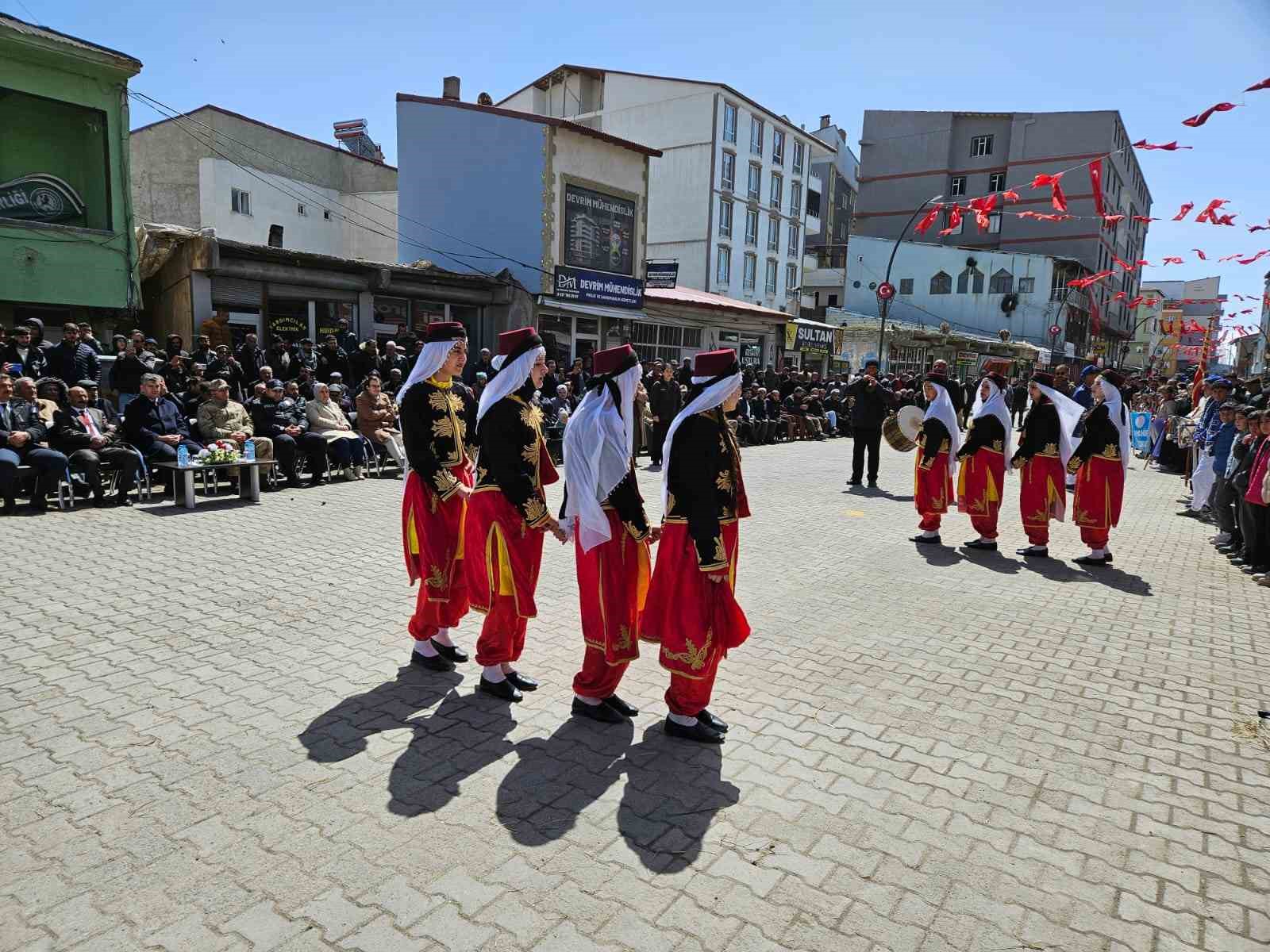 Diyadin’in kurtuluşunun 108. yılı coşkuyla kutlandı
Diyadin’in kurtuluşunun 108. yılı coşkuyla kutlandı