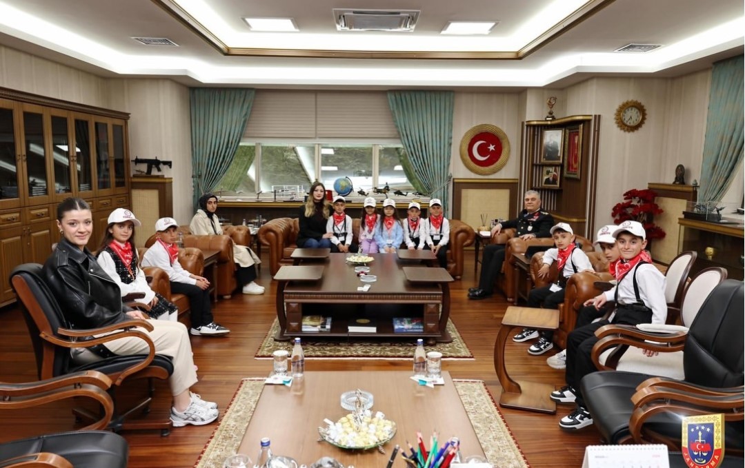 Diyadinli öğrenciye 23 Nisan’da unutulmaz görev
