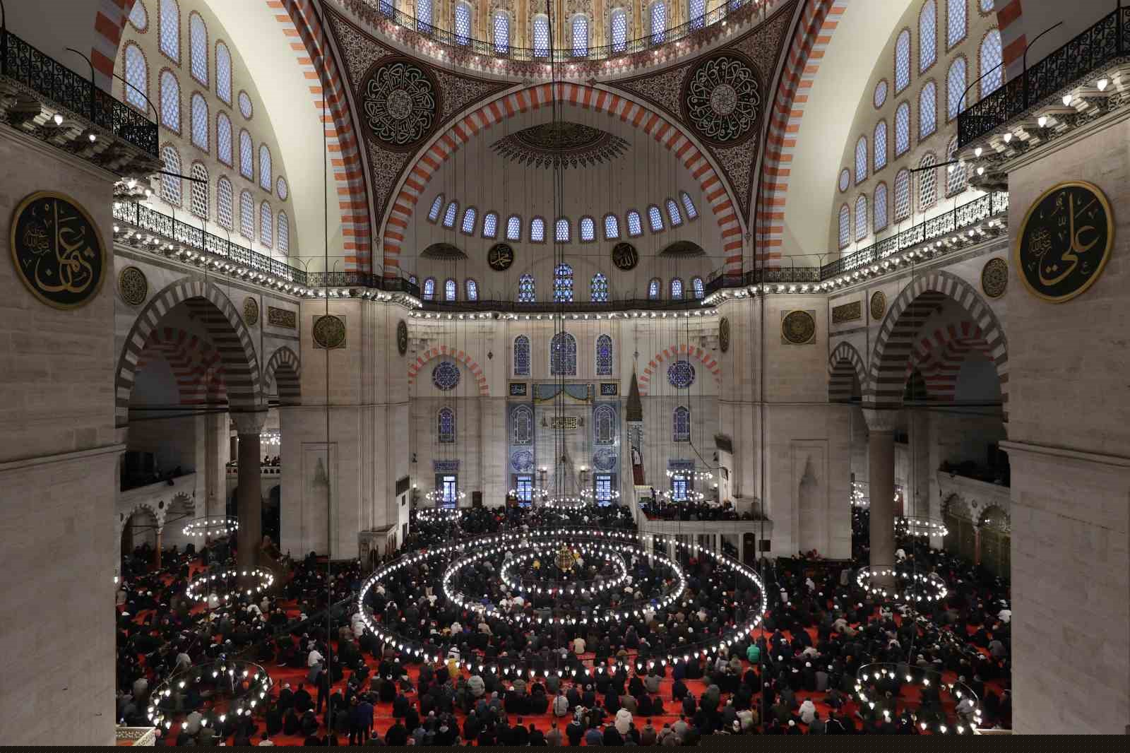 Diyanet İşleri Başkanı Arpaguş, Süleymaniye Camii’nde hutbe okudu
