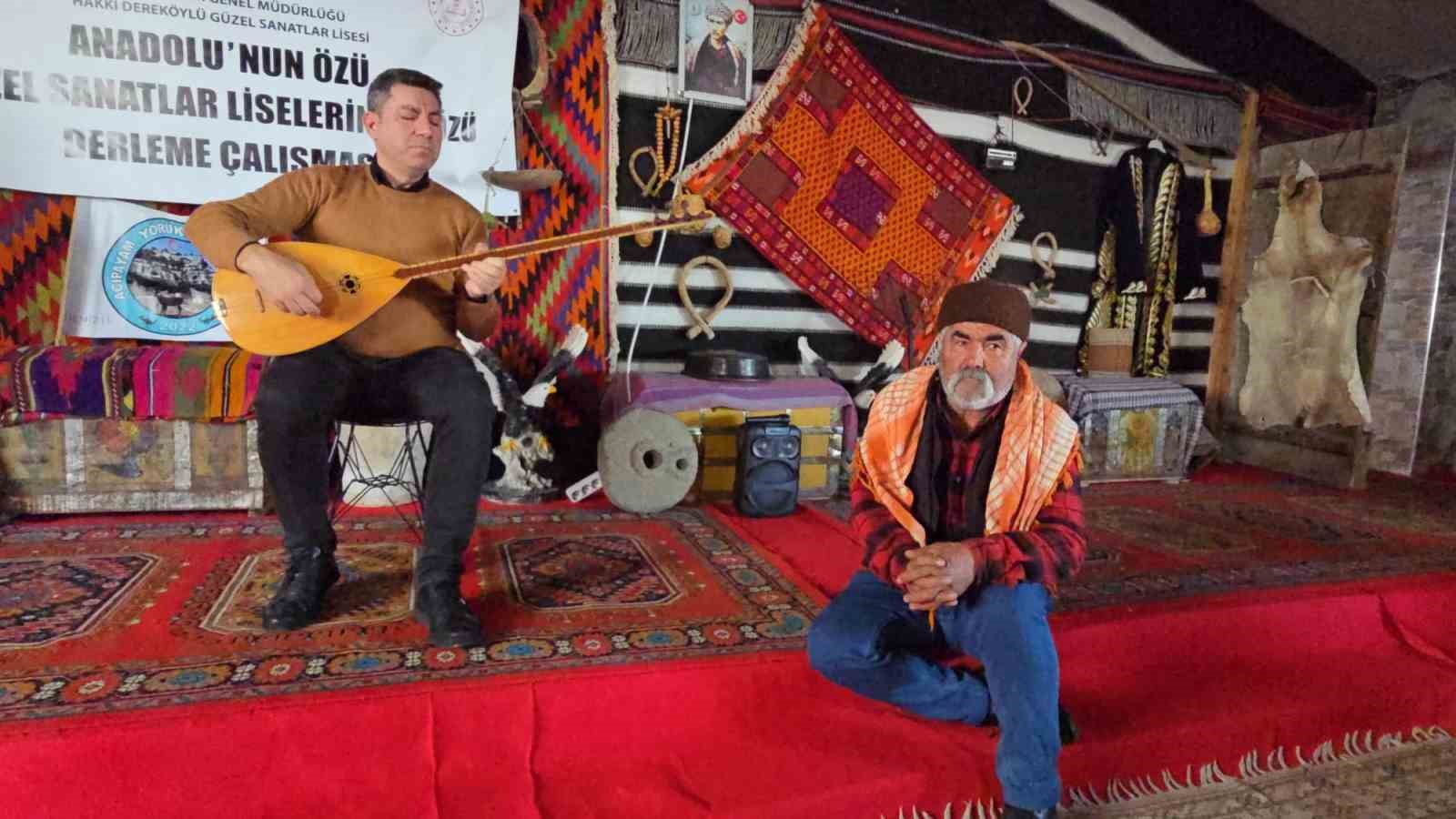 Diyar diyar gezip kültür arşivi oluşturuyorlar
