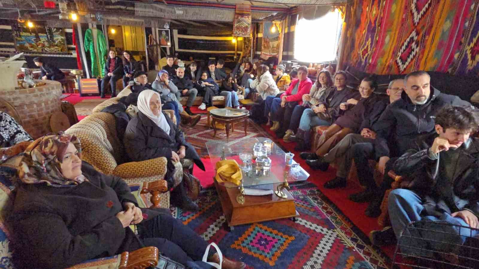 Diyar diyar gezip kültür arşivi oluşturuyorlar
