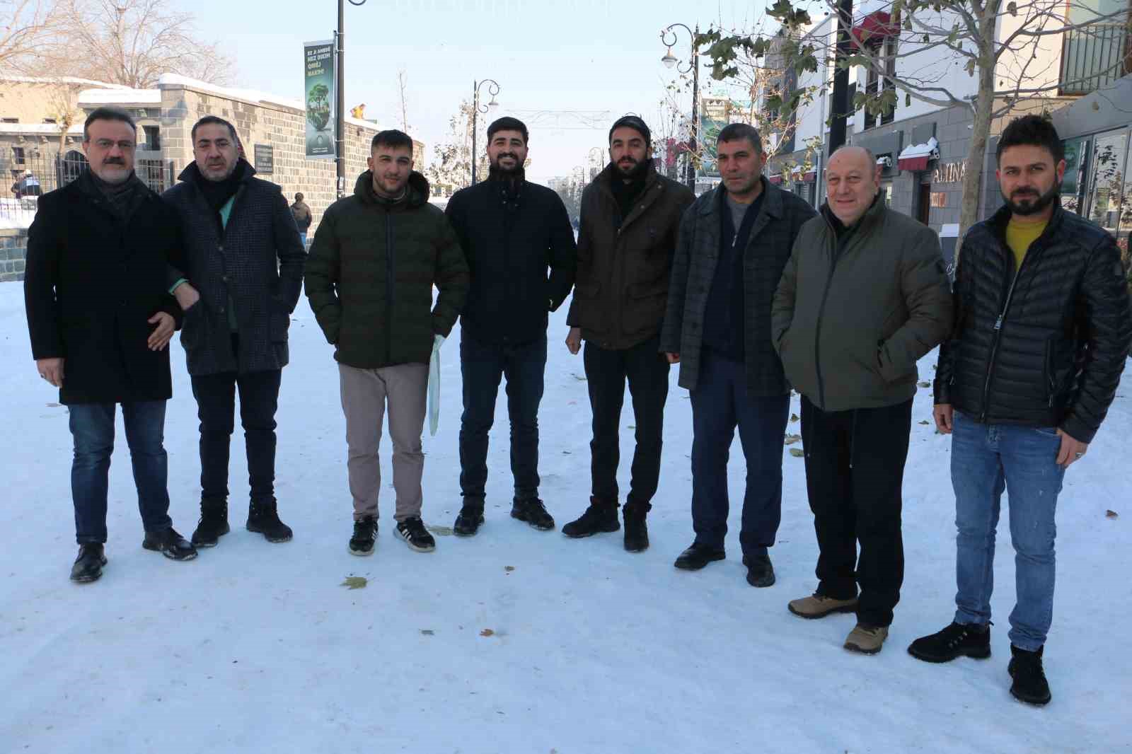 Diyarbakı’ın tarihi Sur ilçesinde belediyeye kar tepkisi

