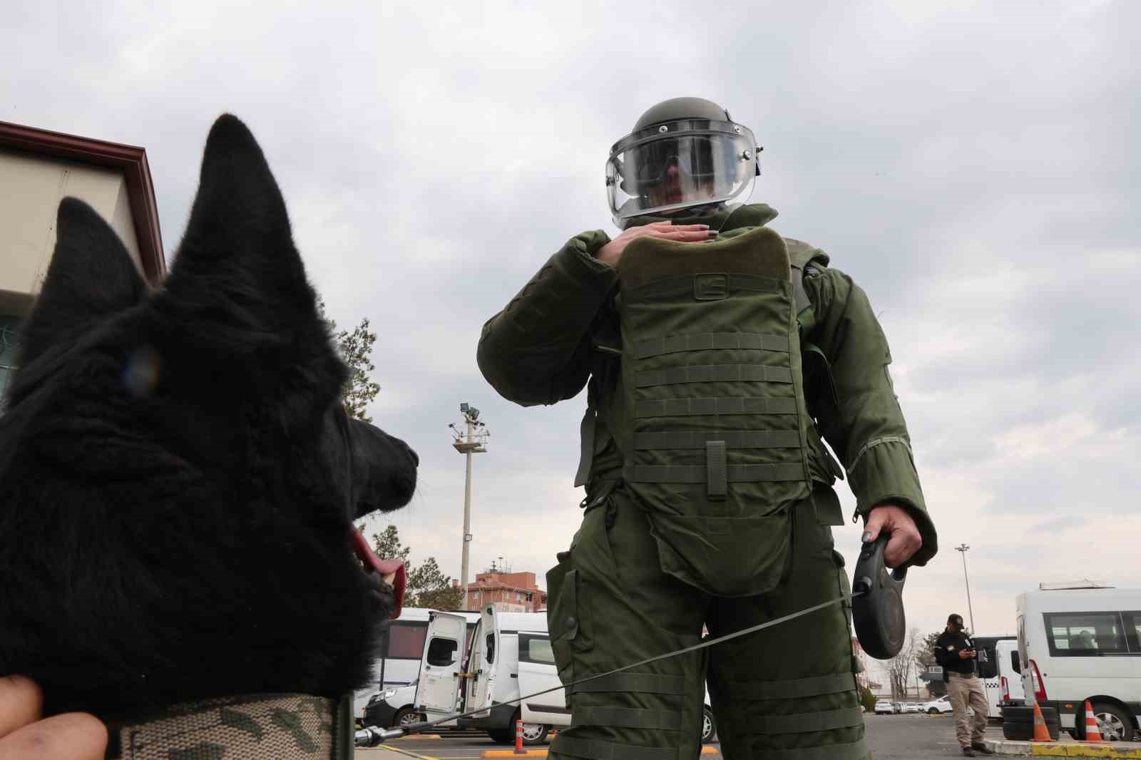 Diyarbakır Emniyeti’nin bu birimindeki kadınlar detaycılıklarıyla olayları aydınlatıyor
