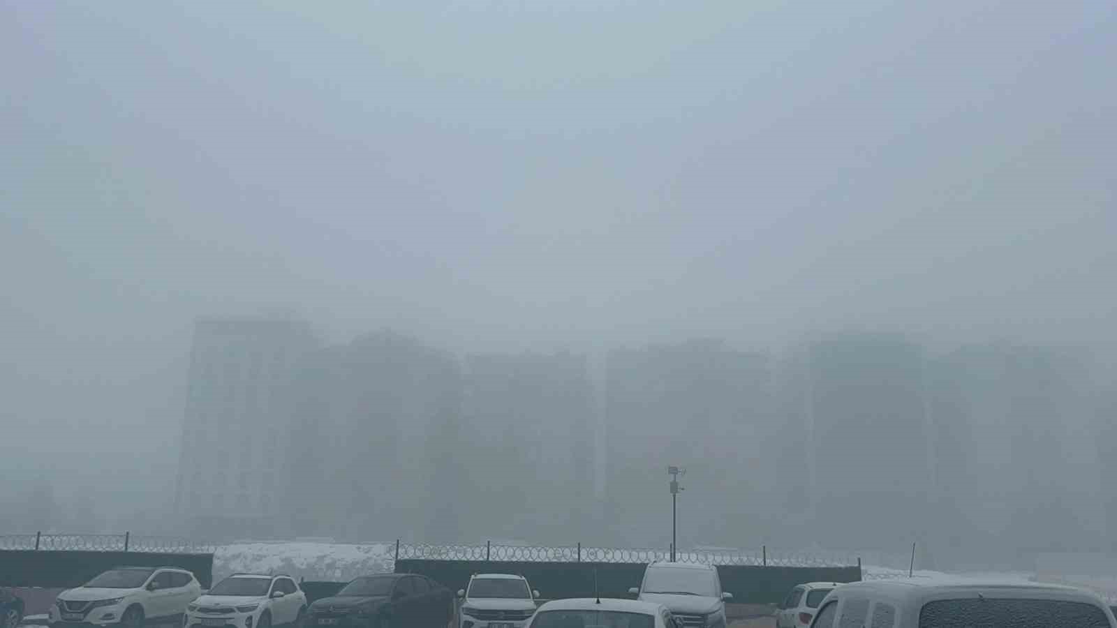 Diyarbakır sis denizinde kayboldu, uçak seferleri iptal edildi
