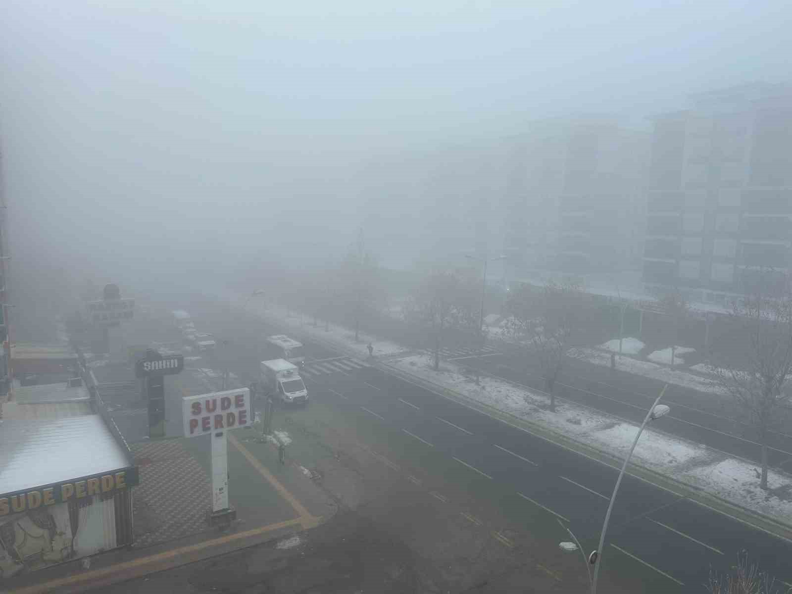 Diyarbakır sis denizinde kayboldu, uçak seferleri iptal edildi
