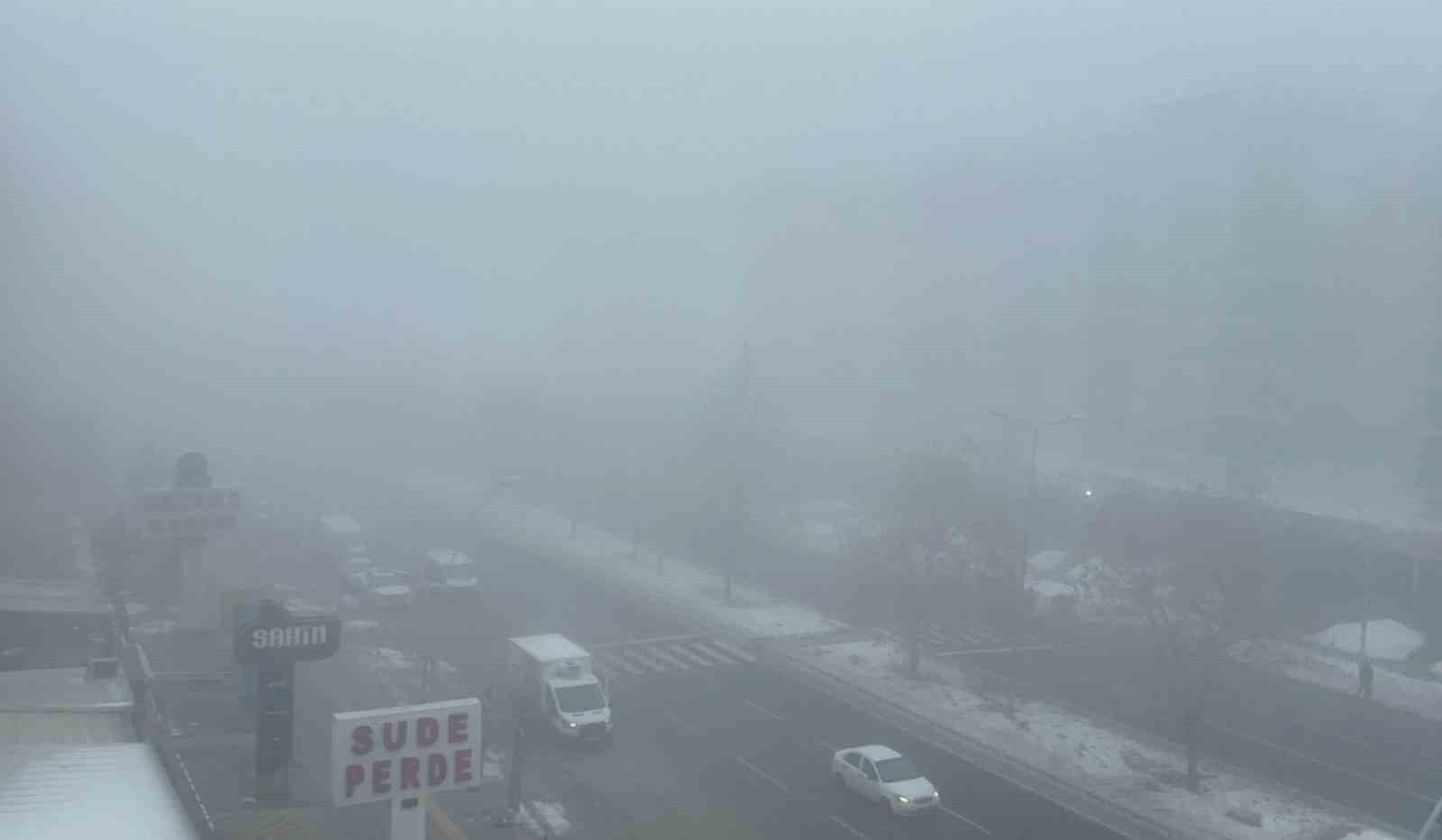 Diyarbakır sis denizinde kayboldu, uçak seferleri iptal edildi
