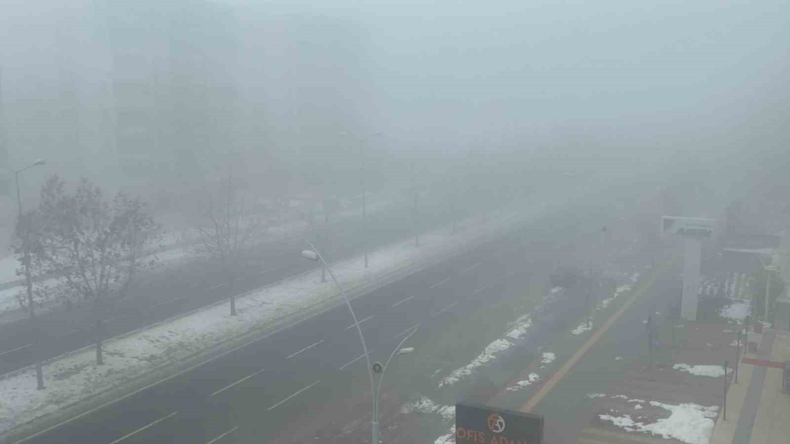 Diyarbakır sis denizinde kayboldu, uçak seferleri iptal edildi
