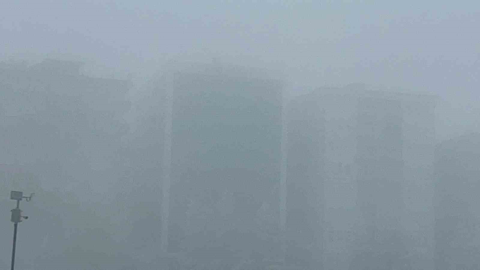 Diyarbakır sis denizinde kayboldu, uçak seferleri iptal edildi
