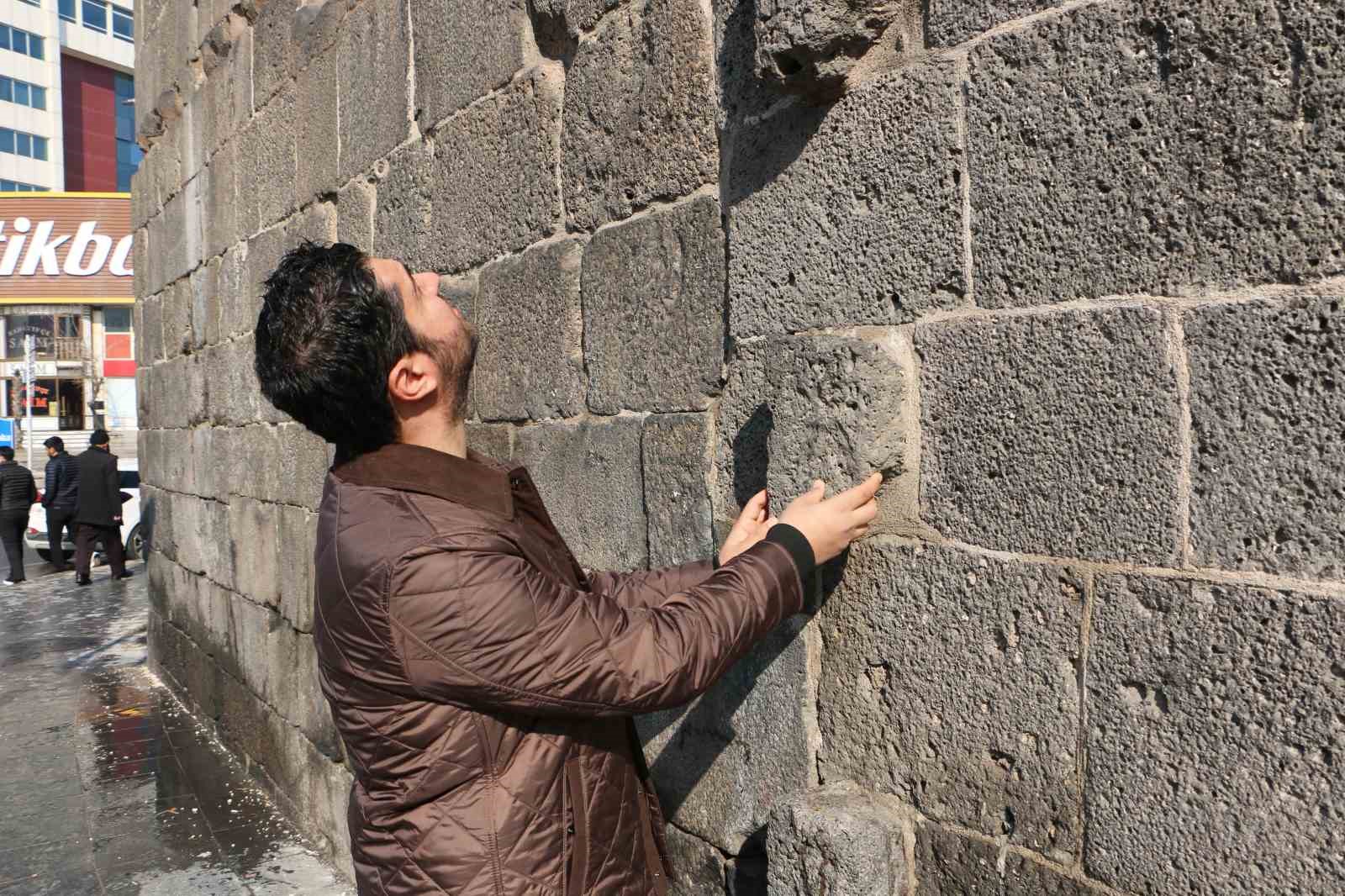 Diyarbakır surlarının 1932’de yıkılan bölümleri yapay zekayla yeniden canlandırıldı
