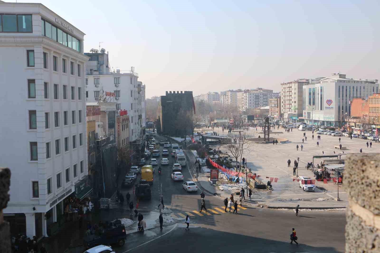 Diyarbakır surlarının 1932’de yıkılan bölümleri yapay zekayla yeniden canlandırıldı
