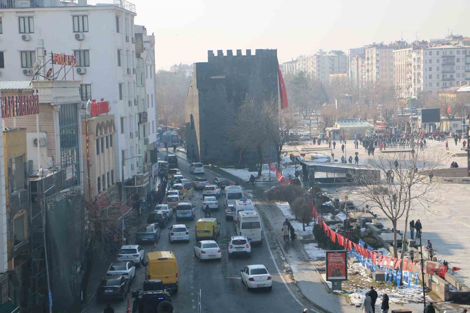 Diyarbakır surlarının 1932’de yıkılan bölümleri yapay zekayla yeniden canlandırıldı
