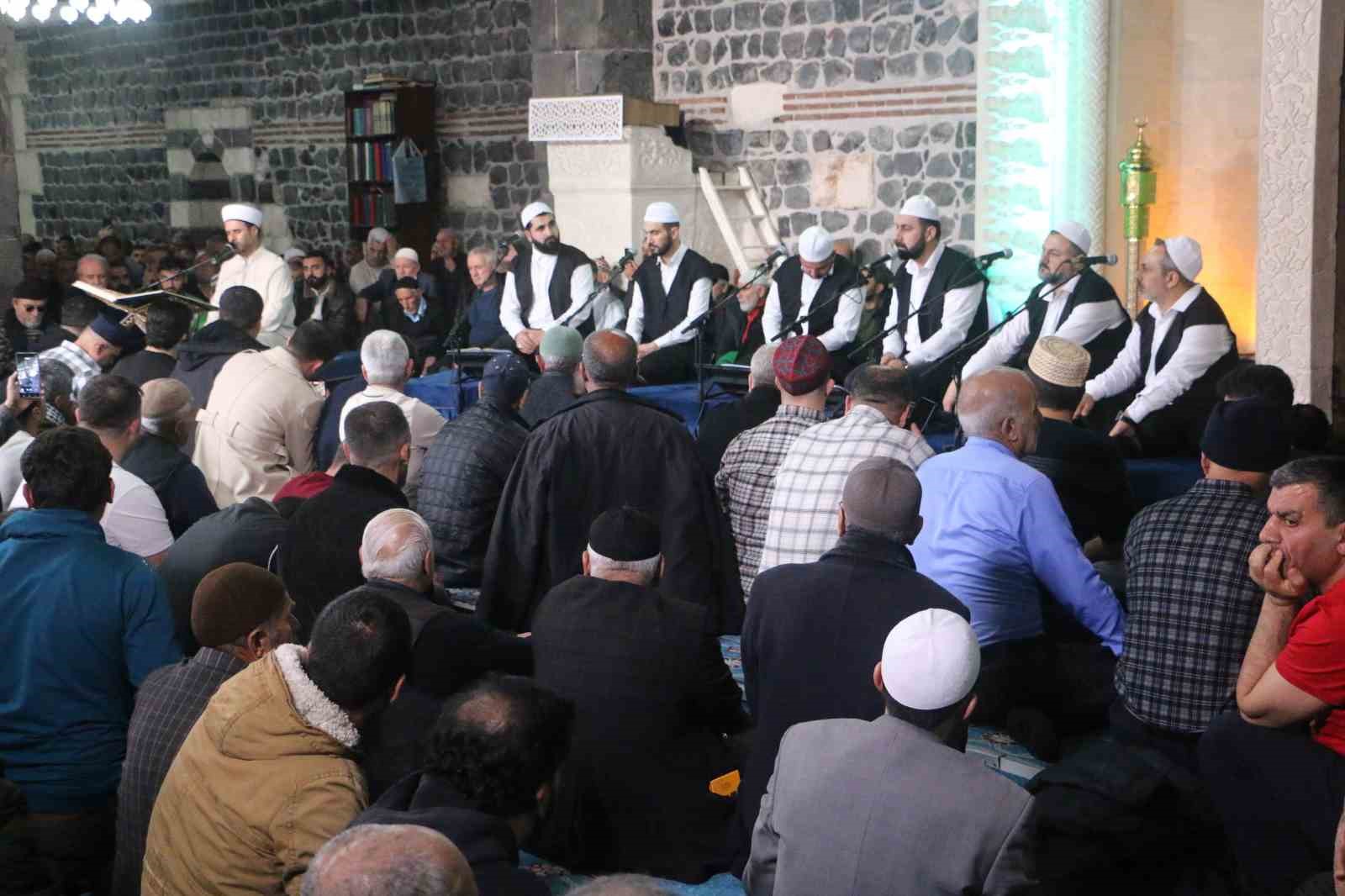 Diyarbakır Ulu Cami’de Kadir Gecesi idrak edildi
