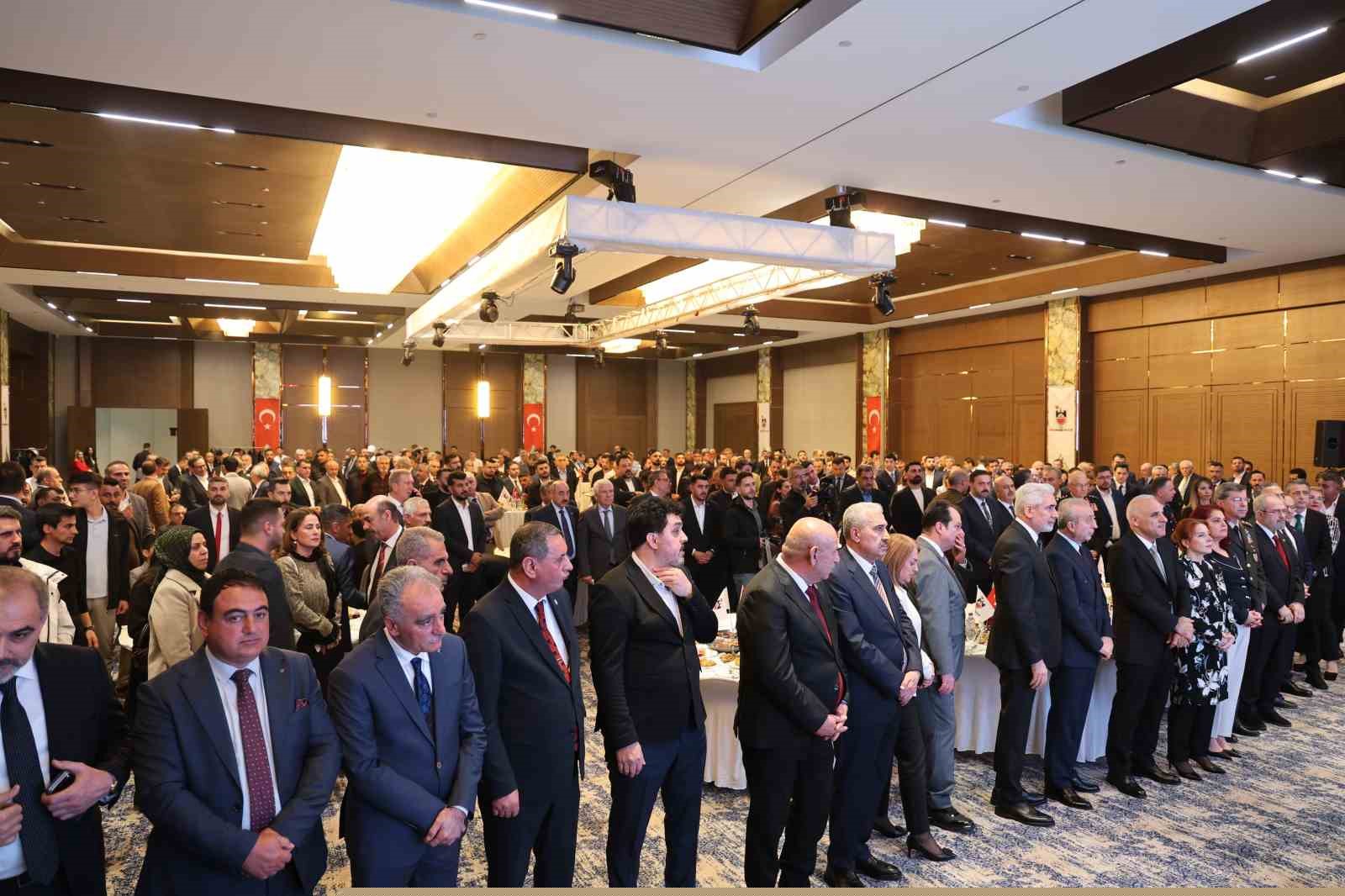 Diyarbakır Valiliği ev sahipliğinde bayramlaşma programı düzenlendi
Diyarbakır Valiliği ev sahipliğinde bayramlaşma programı düzenlendi