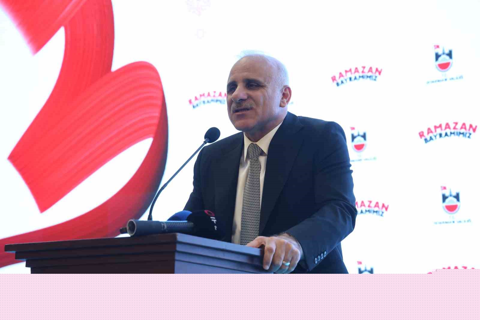 Diyarbakır Valiliği ev sahipliğinde bayramlaşma programı düzenlendi
Diyarbakır Valiliği ev sahipliğinde bayramlaşma programı düzenlendi