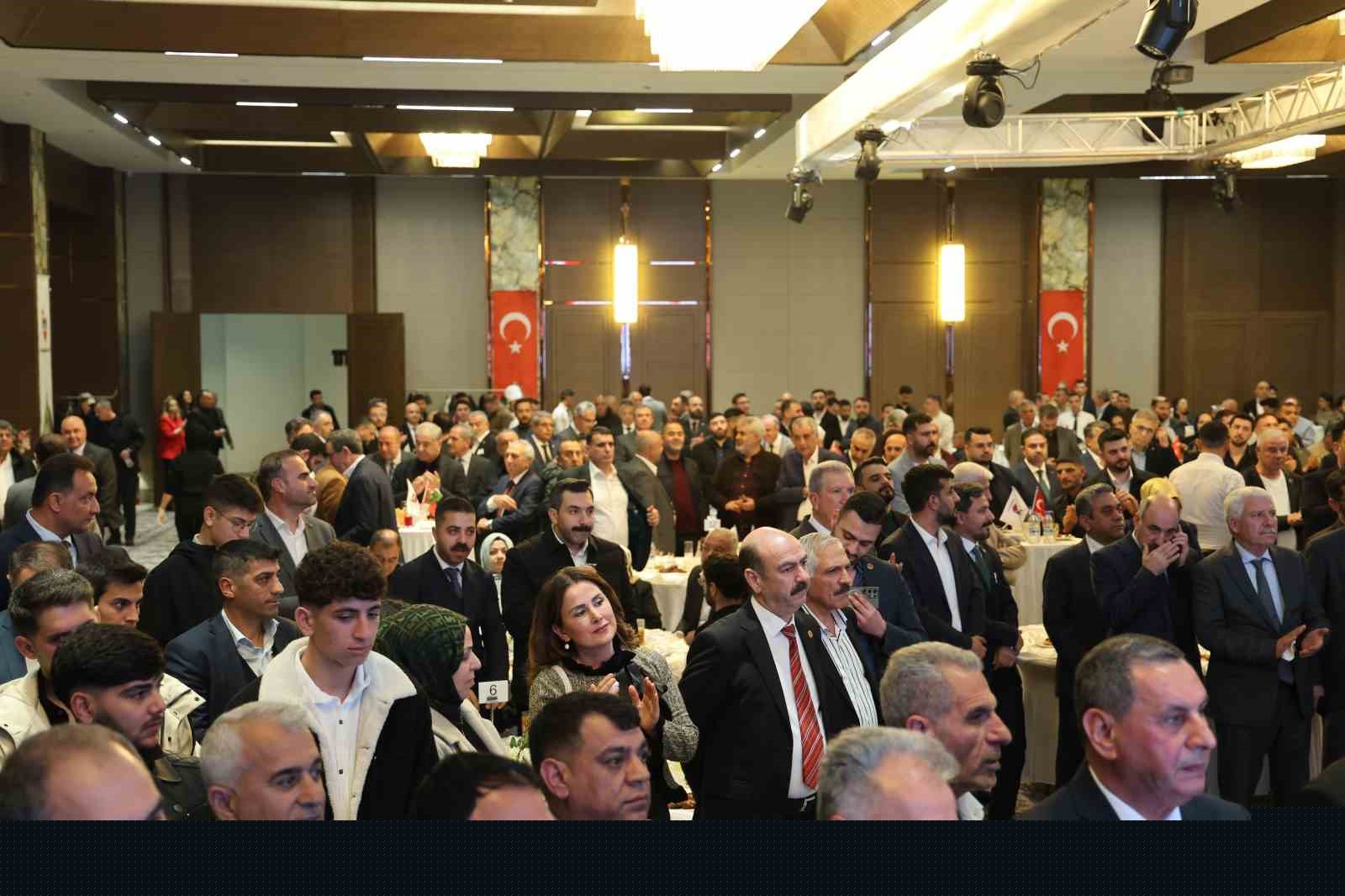 Diyarbakır Valiliği ev sahipliğinde bayramlaşma programı düzenlendi
Diyarbakır Valiliği ev sahipliğinde bayramlaşma programı düzenlendi