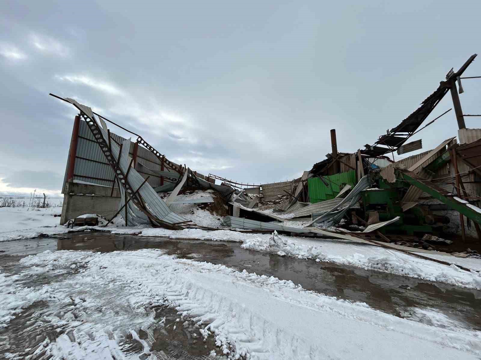 Diyarbakır’da 12 fabrikanın çatısı çöktü
