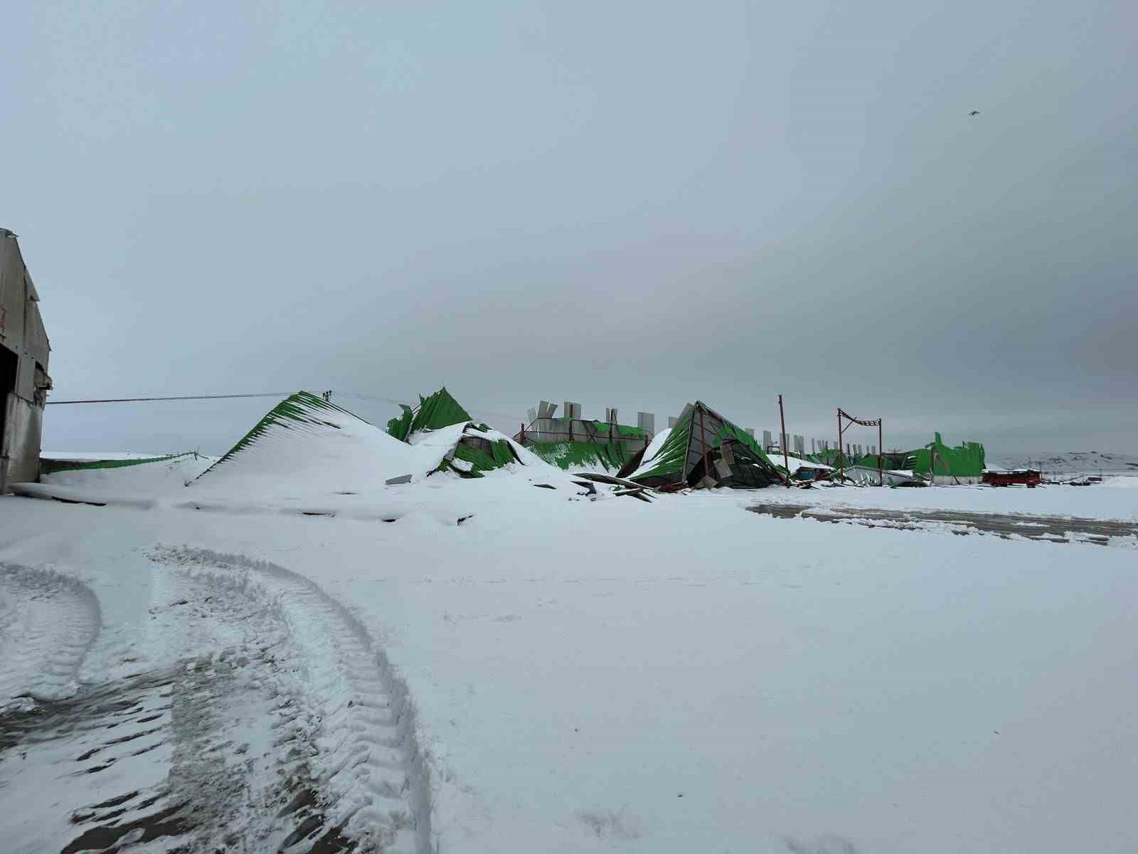 Diyarbakır’da 12 fabrikanın çatısı çöktü
