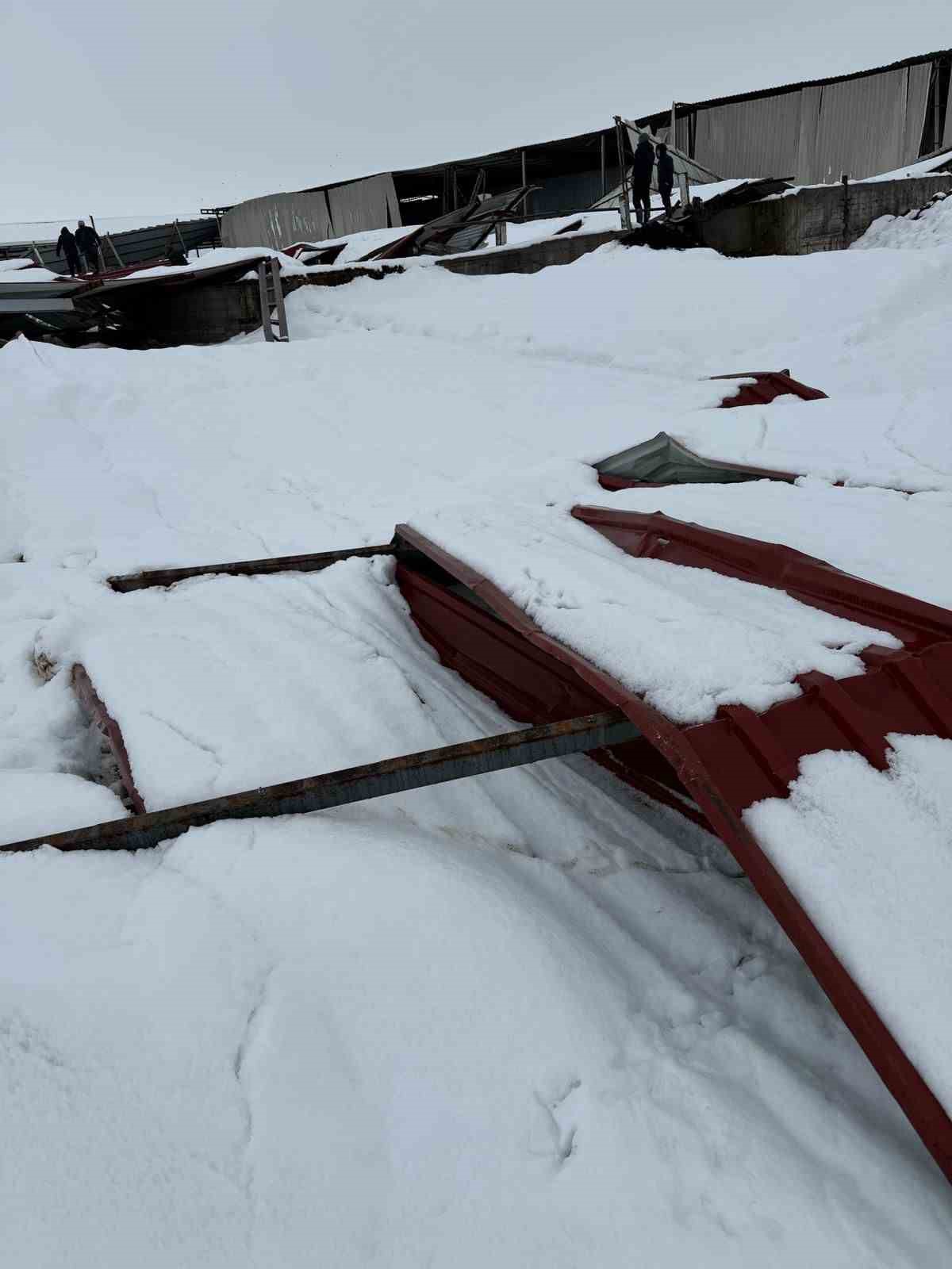 Diyarbakır’da 12 fabrikanın çatısı çöktü
