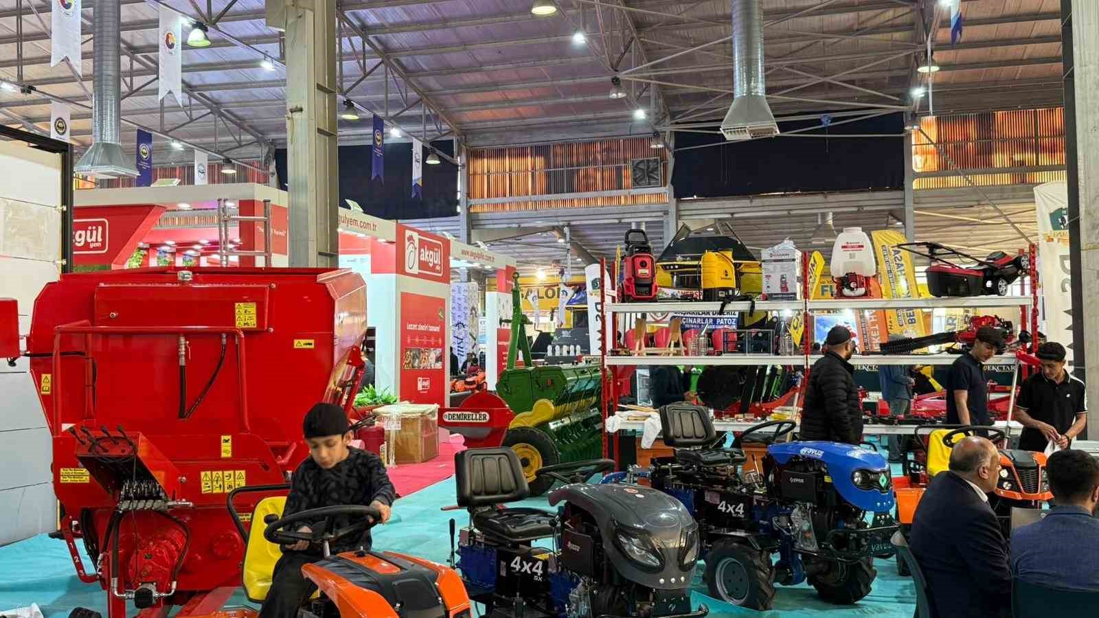 Diyarbakır’da "17. Tarım, Hayvancılık, Tavukçuluk, Süt Endüstrisi ve Veterinerlik Fuarı" açıldı
