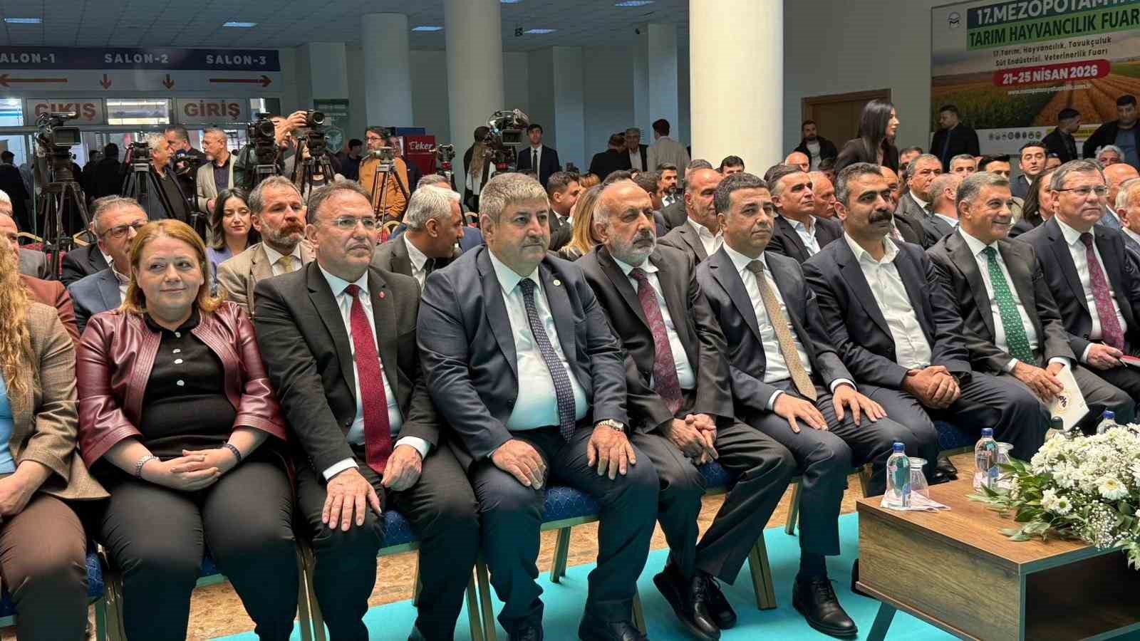 Diyarbakır’da "17. Tarım, Hayvancılık, Tavukçuluk, Süt Endüstrisi ve Veterinerlik Fuarı" açıldı
