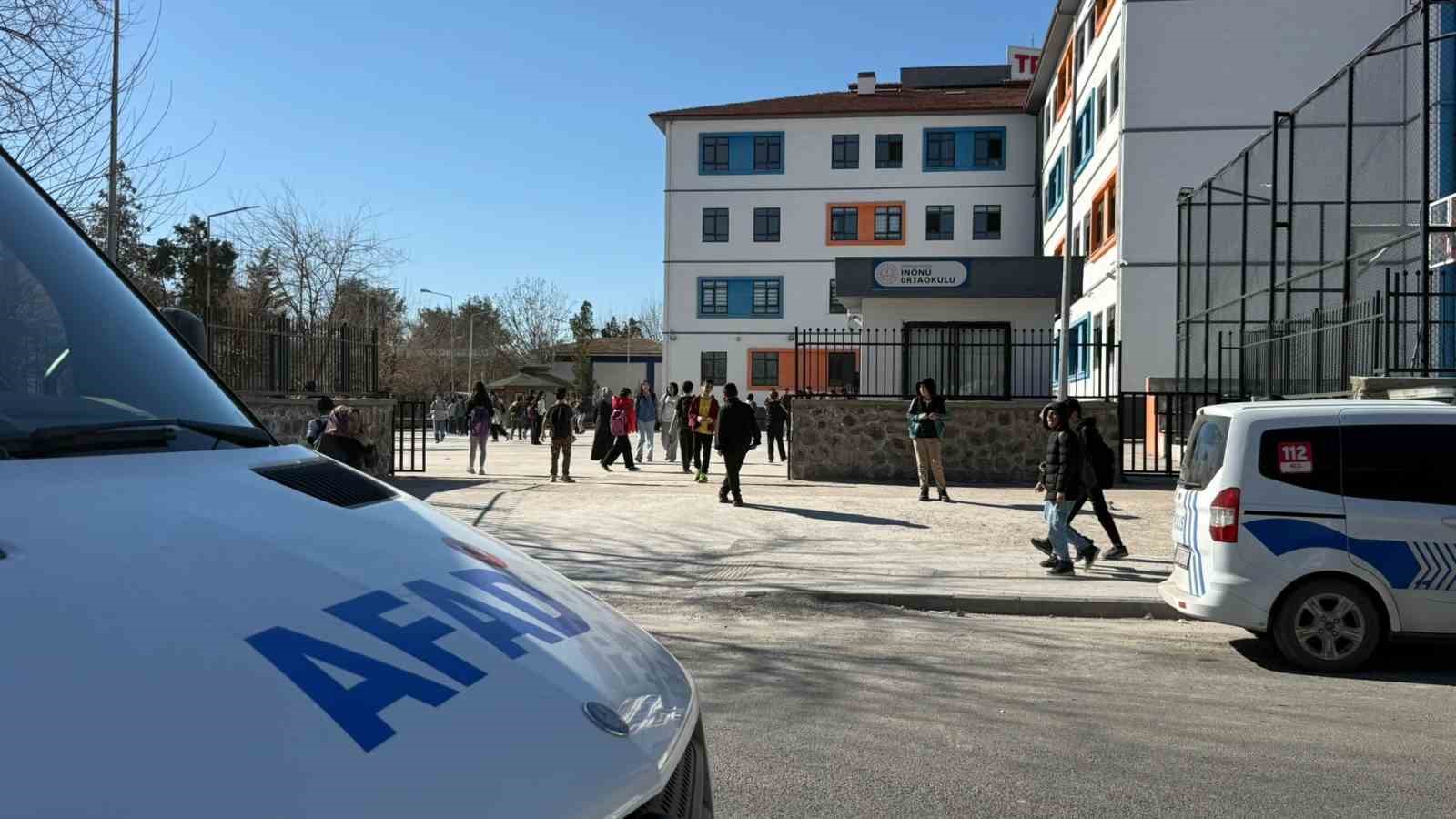 Diyarbakır’da 18 öğrenci cıva zehirlenmesi şüphesiyle hastaneye kaldırıldı
