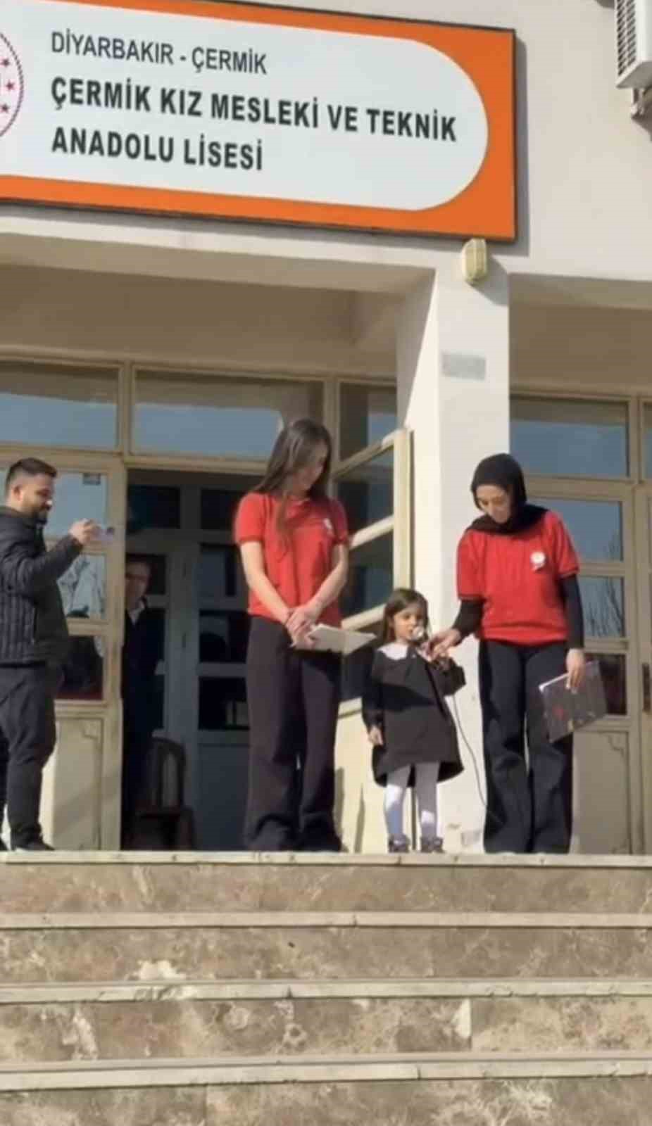 Diyarbakır’da 4 yaşındaki kız, İstiklal Marşı’nı ezbere okudu
