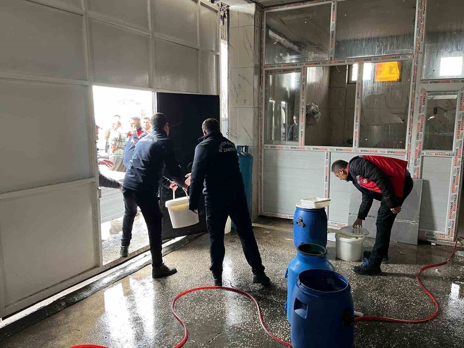 Diyarbakır’da 5 işletmede ele geçirilen 460 kilogram peynir imha edildi
