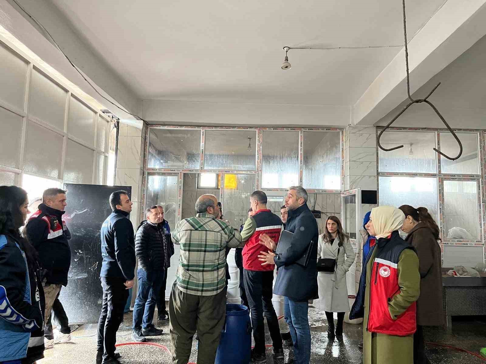 Diyarbakır’da 5 işletmede ele geçirilen 460 kilogram peynir imha edildi
