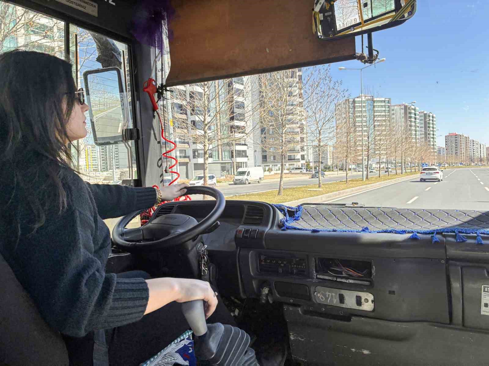 Diyarbakır’da 50 kadın, otobüs şoförü olabilmek için eğitim alıyor
