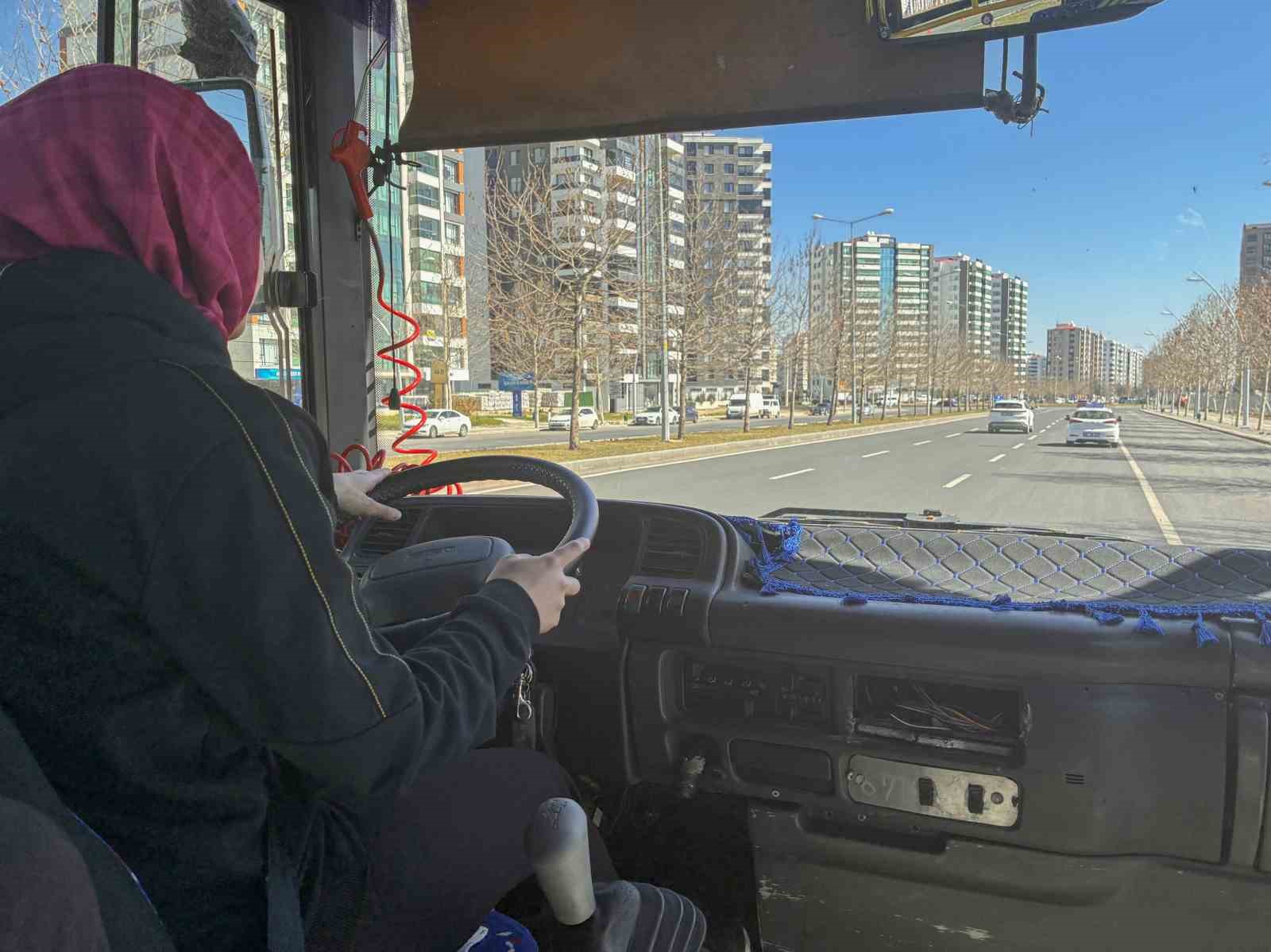 Diyarbakır’da 50 kadın, otobüs şoförü olabilmek için eğitim alıyor
