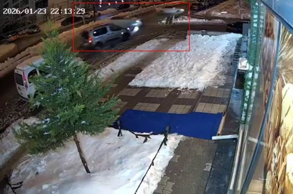 Diyarbakır’da 6 aracın karıştığı zincirleme kaza kamerada: 3 yaralı
