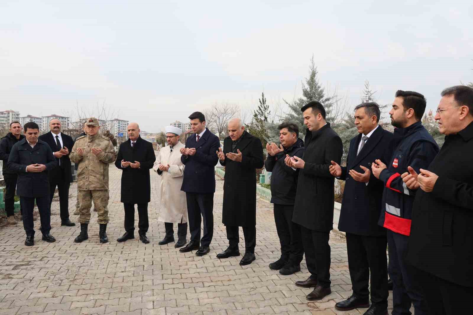 Diyarbakır’da 6 Şubat depreminde hayatını kaybedenler unutulmadı
