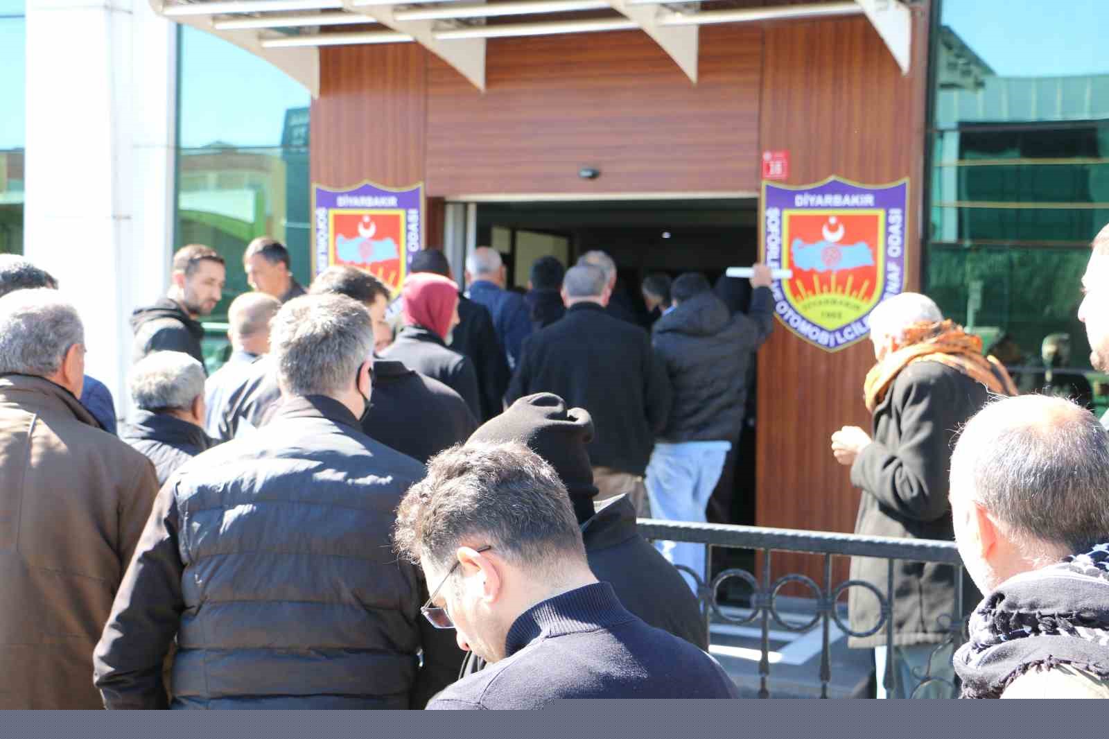 Diyarbakır’da ’APP plaka’ kuyruğu
