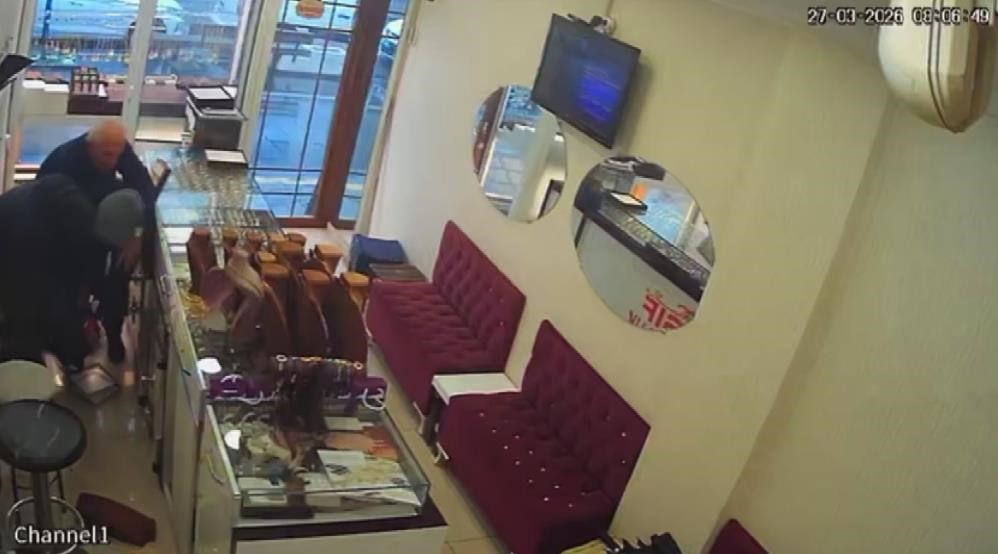 Diyarbakır’da bir günde 3 kuyumcu hedef alındı
Diyarbakır’da bir günde 3 kuyumcu hedef alındı