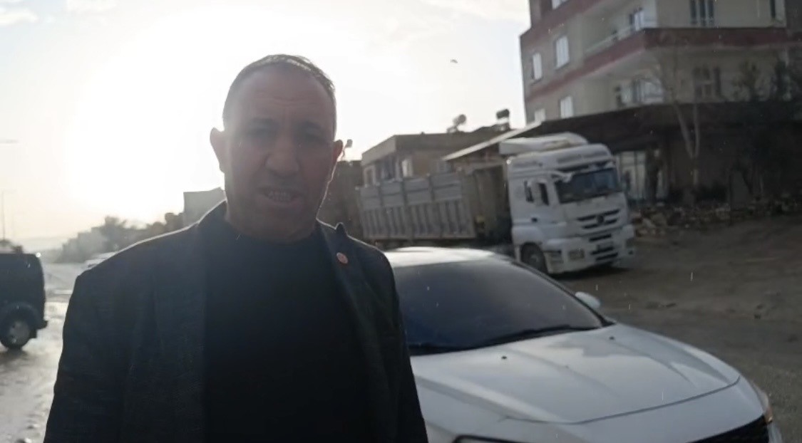 Diyarbakır’da bozulan yollar sürücülere zor anlar yaşatıyor
