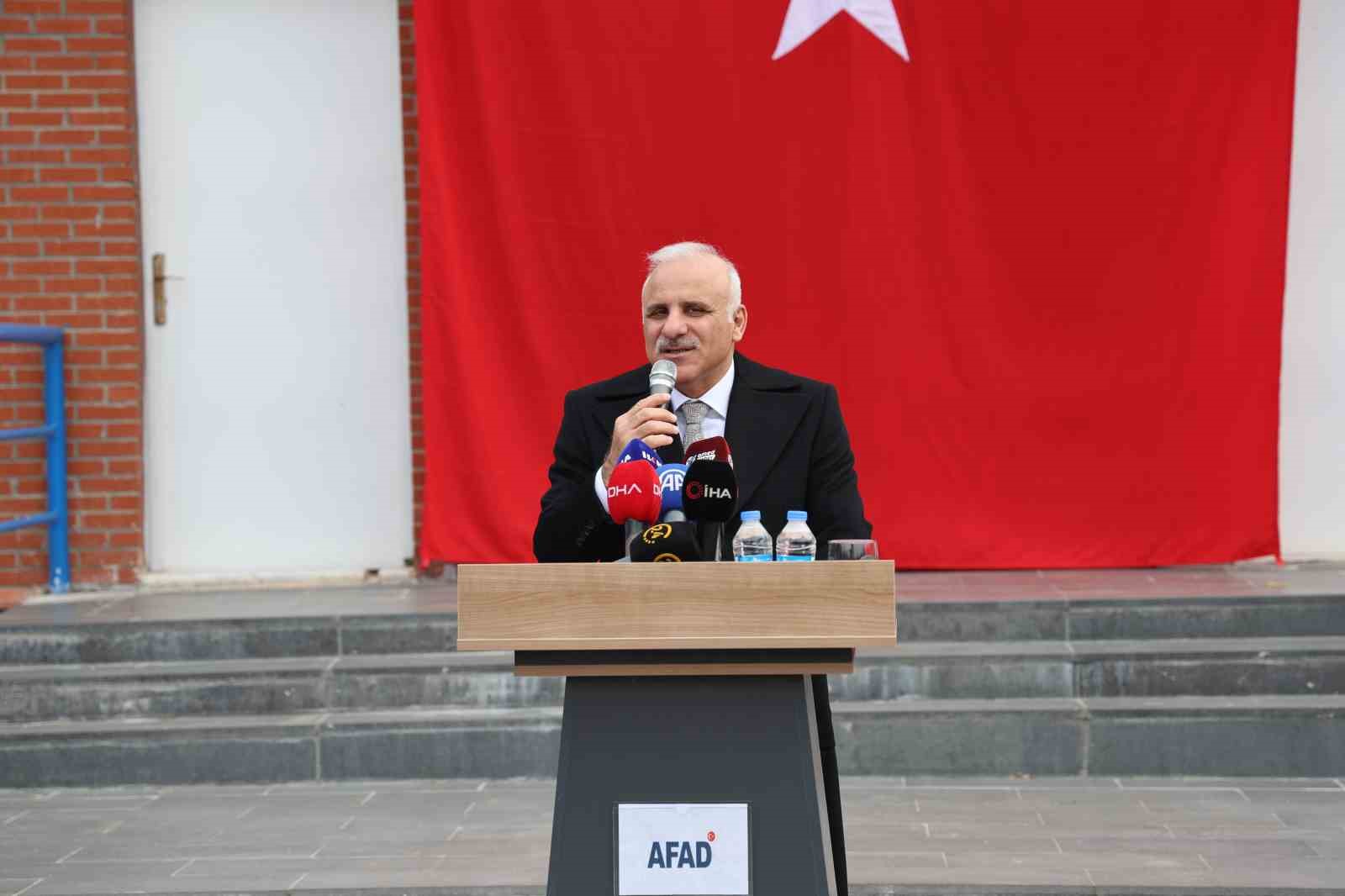 Diyarbakır’da eğitimlerini tamamlayan arama-kurtarma ekiplerine ‘peç’ takıldı
