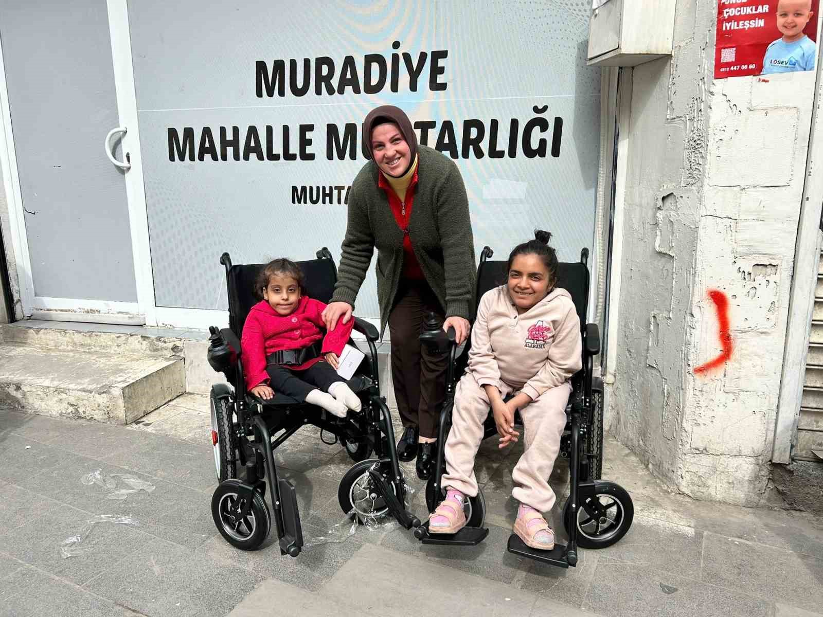 Diyarbakır’da engelli kızlara akülü sandalye desteği
