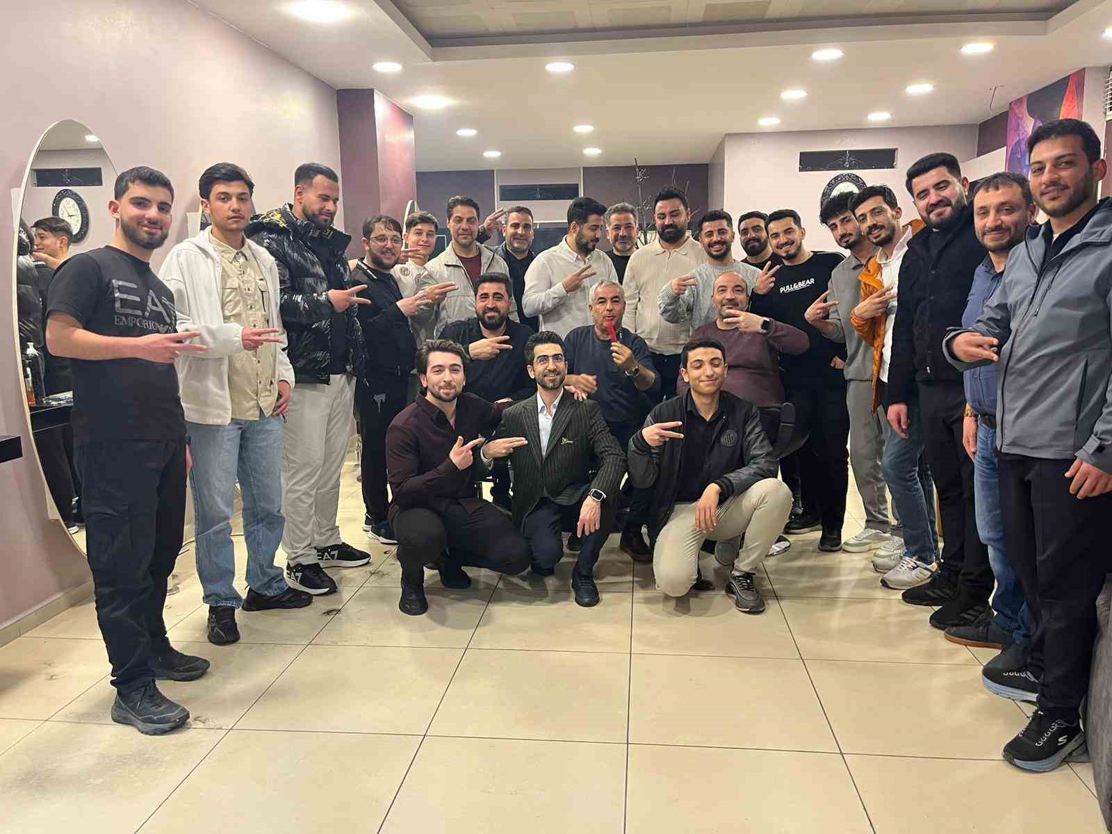 Diyarbakır’da erkek berberlerine eğitim
Diyarbakır’da erkek berberlerine eğitim