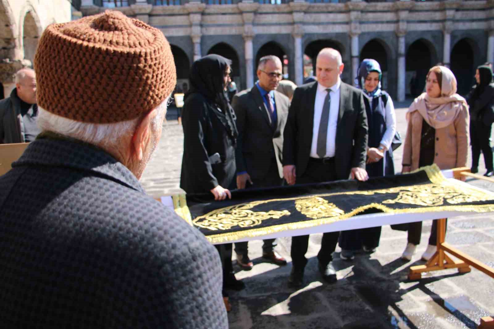 Diyarbakır’da Esma-Ül Hüsna Maraş işlemeleri Ulu Cami’de sergilendi
