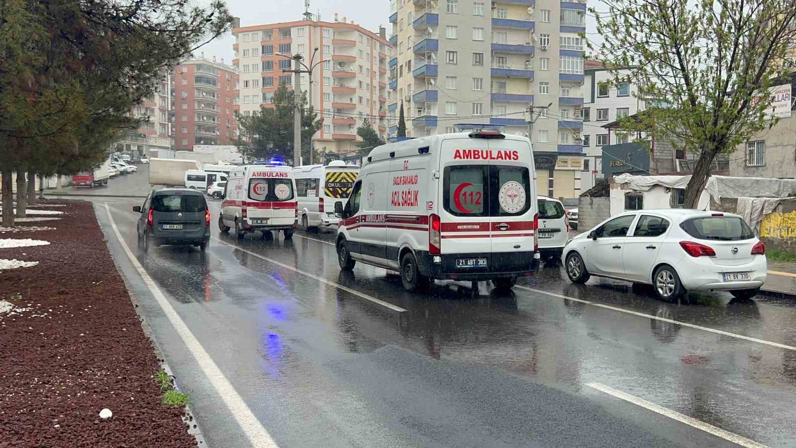Diyarbakır’da esnaf arasında silahlı kavga: 3 yaralı
