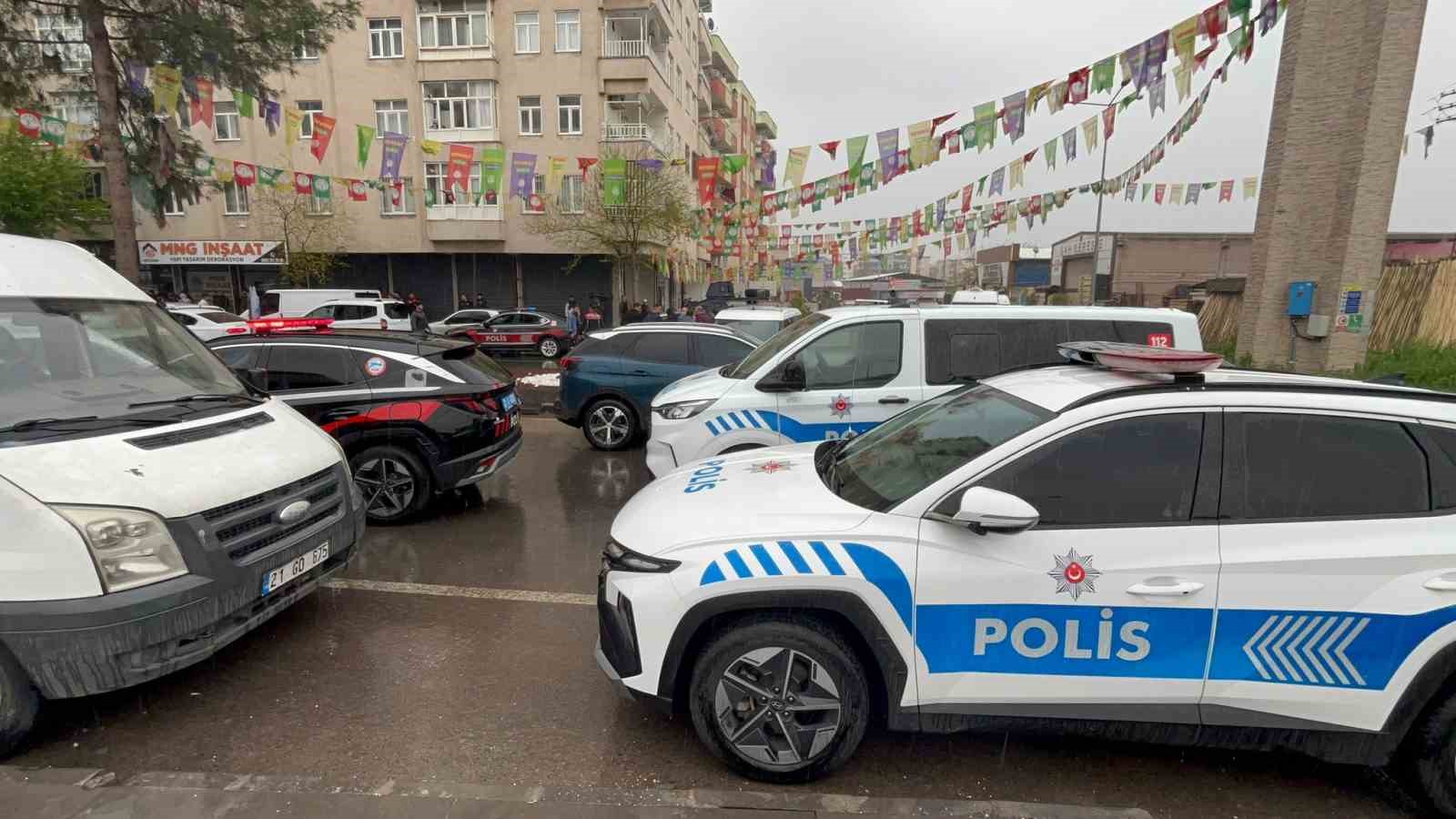 Diyarbakır’da esnaf arasında silahlı kavga: 3 yaralı
