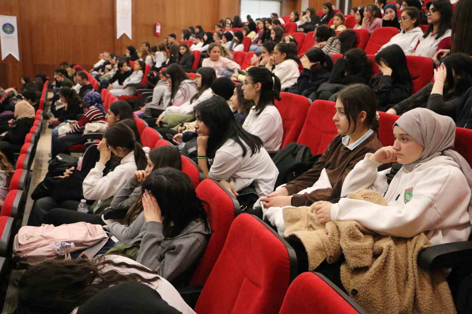 Diyarbakır’da "Genç Nida Kur’an-ı Kerim’i Güzel Okuma Yarışması" bölge finalleri tamamlandı
