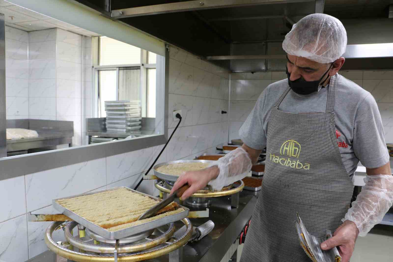 Diyarbakır’da günlük tatlı tüketimi tonları aştı: İşletmeler üç vardiyaya geçti
