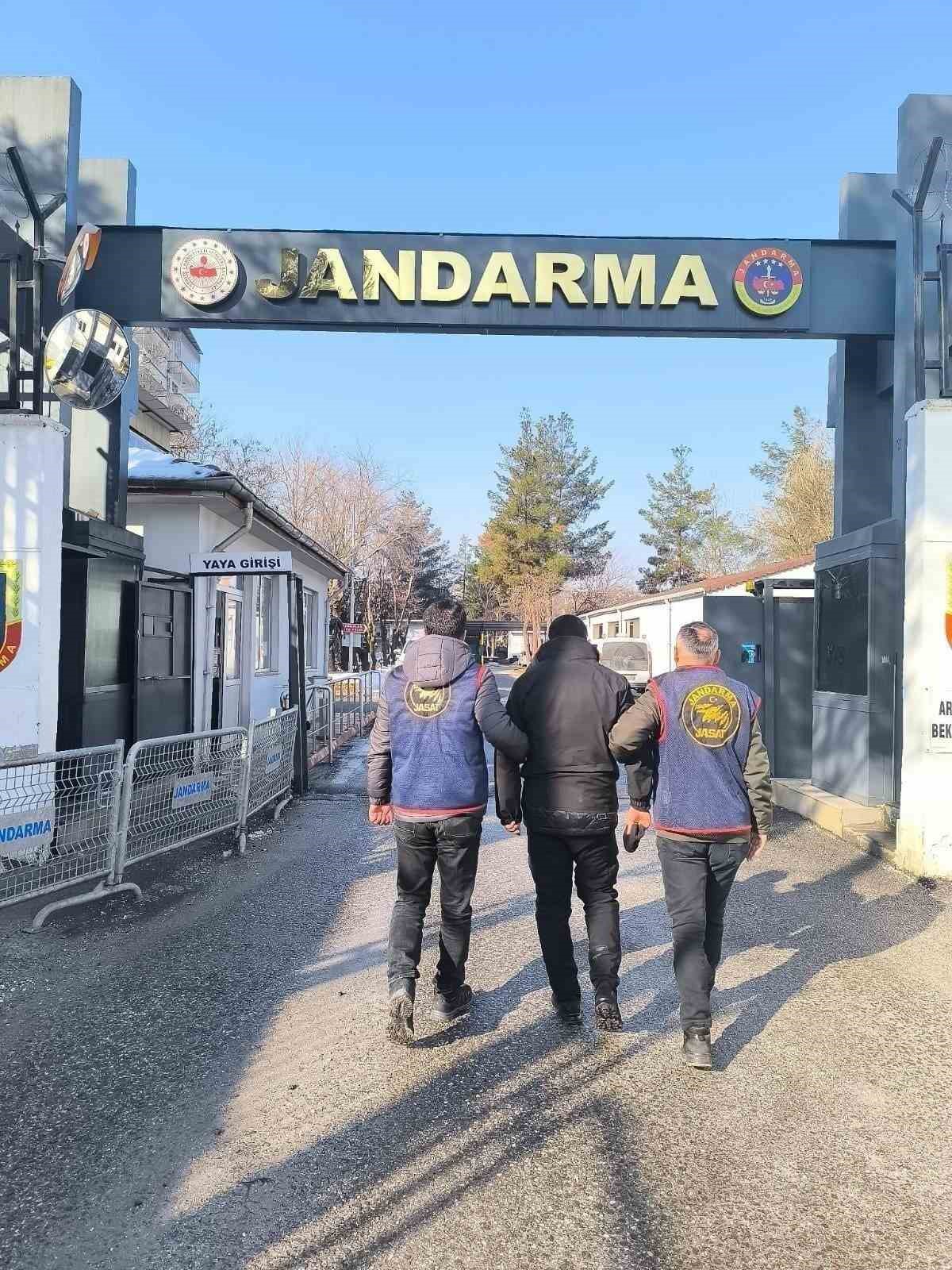 Diyarbakır’da haklarında kesinleşmiş hapis cezası bulunan 104 kişi yakalandı
