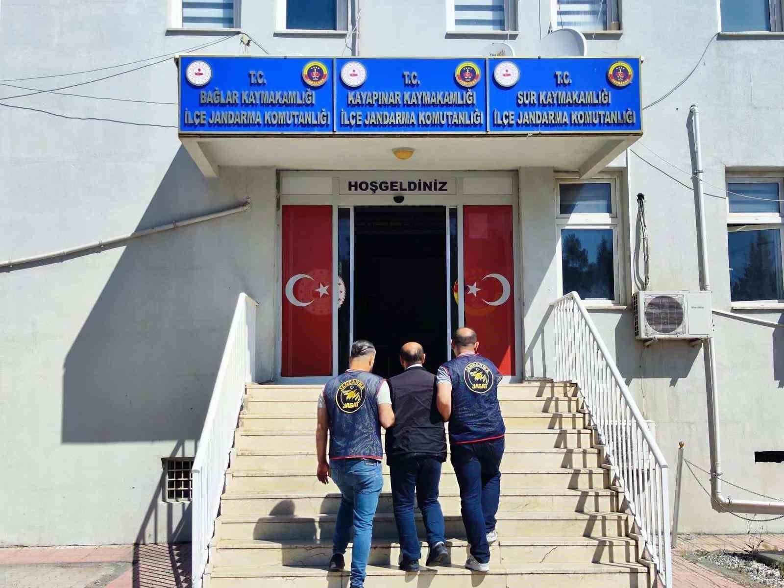 Diyarbakır’da haklarında kesinleşmiş hapis cezası bulunan 105 kişi yakalandı
