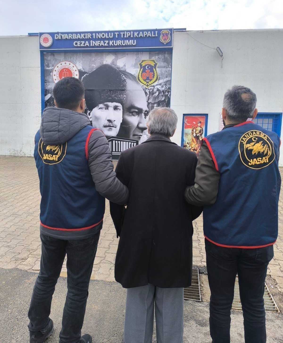 Diyarbakır’da haklarında kesinleşmiş hapis cezası bulunan 111 kişi yakalandı
